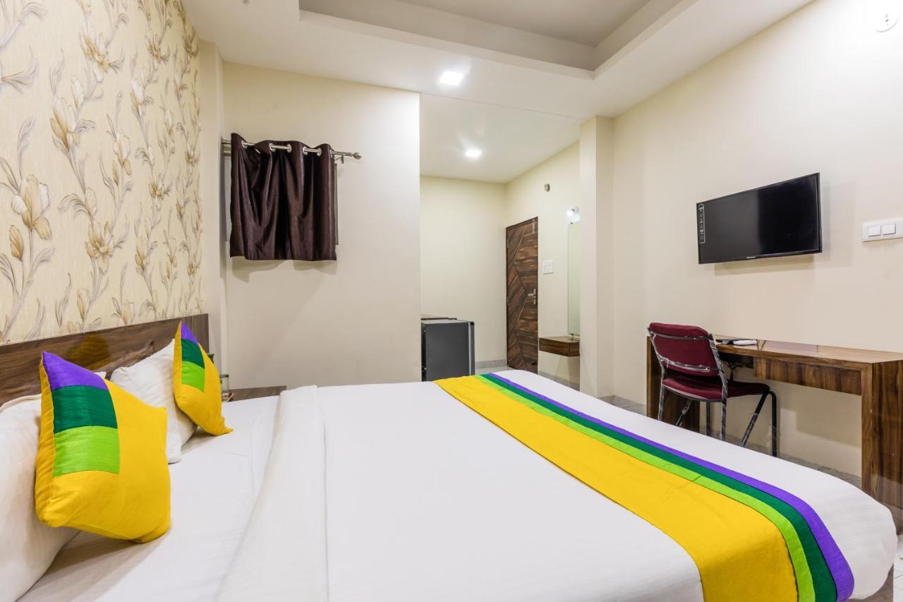 Treebo Trip Namaste Hotel Indaur Kültér fotó