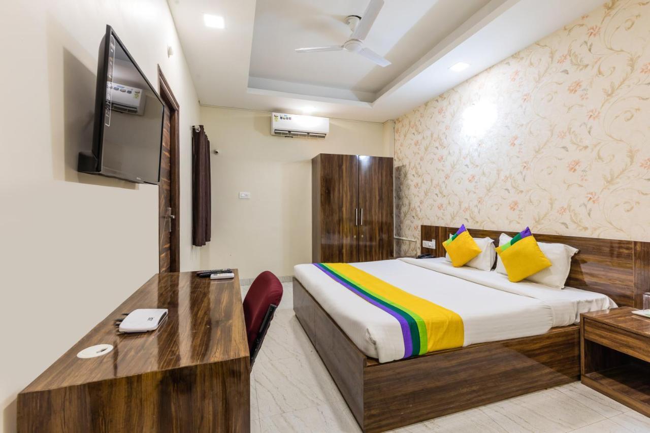 Treebo Trip Namaste Hotel Indaur Kültér fotó